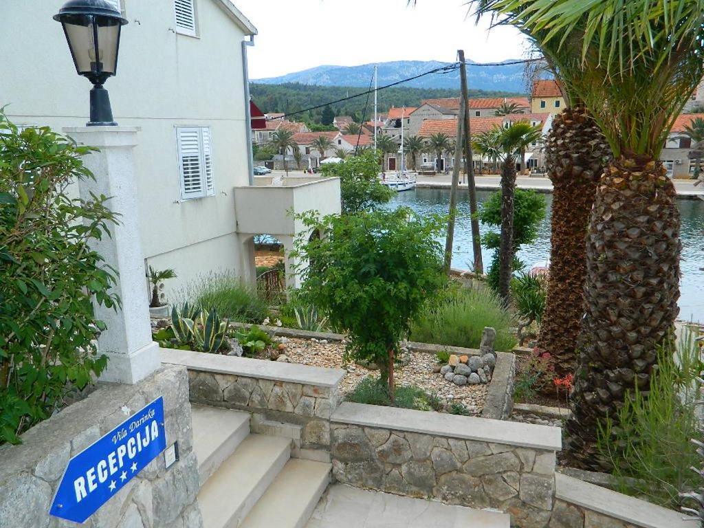 Apartments And Rooms Darinka Vrboska Exterior photo