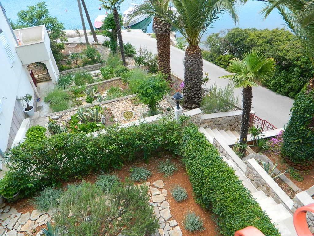 Apartments And Rooms Darinka Vrboska Exterior photo
