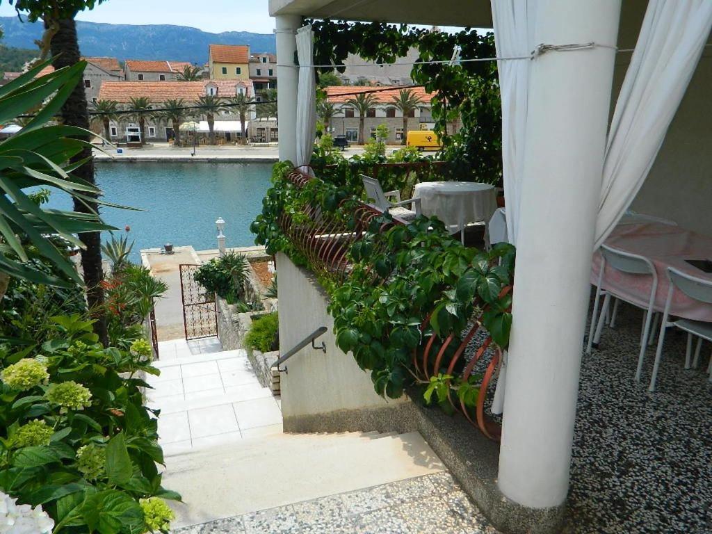 Apartments And Rooms Darinka Vrboska Exterior photo