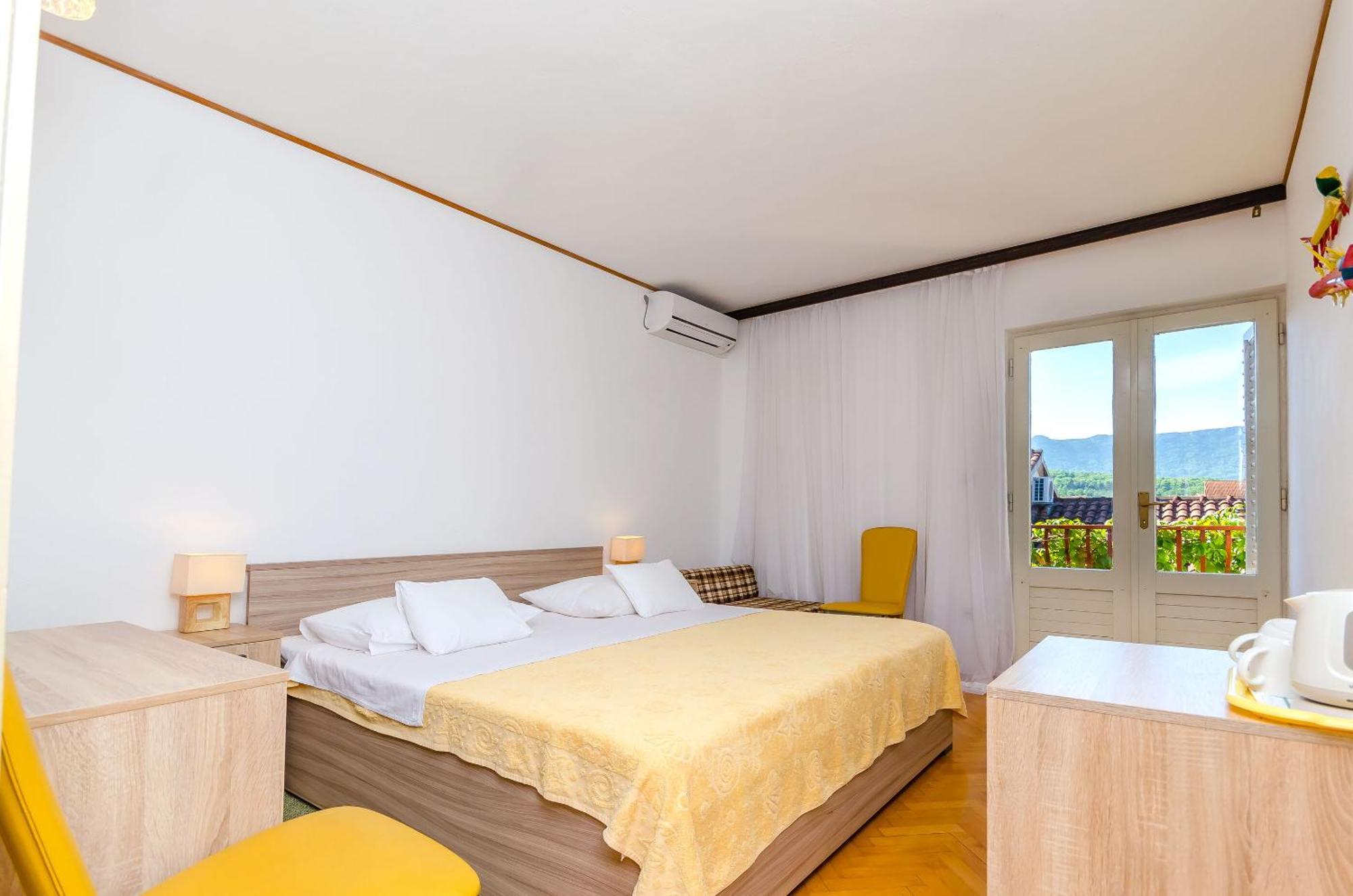Apartments And Rooms Darinka Vrboska Exterior photo